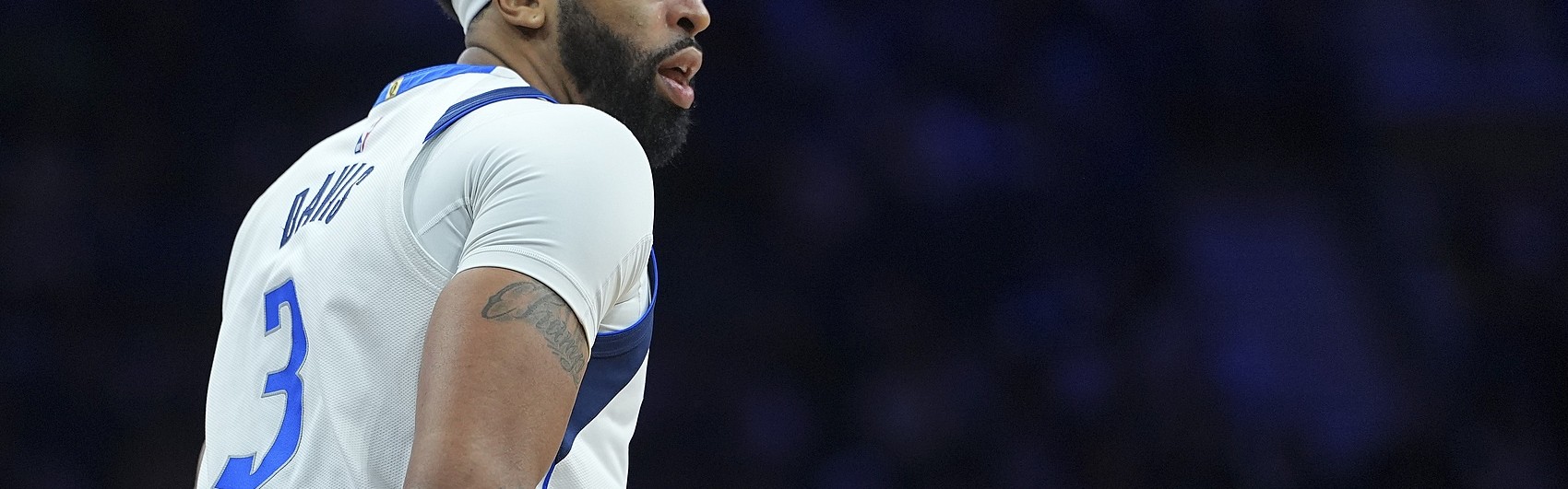 九游-夏天可签四年2.75亿！美记：浓眉的目标是一份顶薪续约合同！