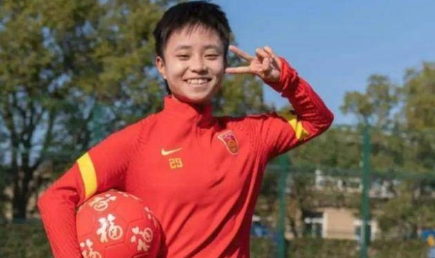 九游平台-武汉江大女足为张琳艳留洋送祝福 李磊：欢迎欢迎