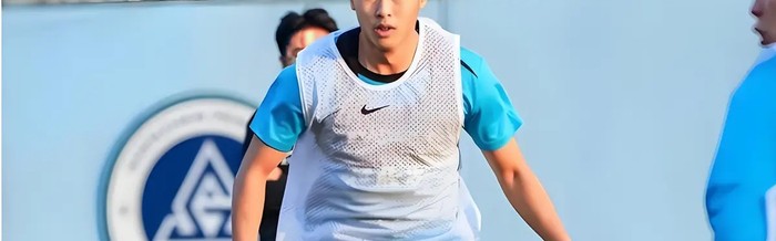 真人娱乐-从希望之星到“玻璃人”：戴伟浚的两次冬训，中国足球的一声叹息|中国男足|上海申花足球俱乐部|球员|心理|申花_新浪体育_新浪新闻