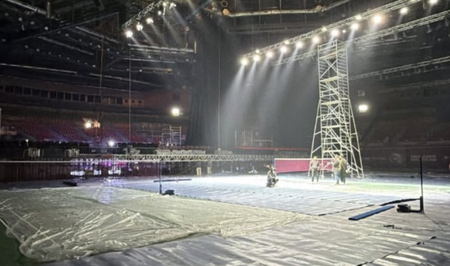 九游-地板有鸟粪+灰尘弥漫！印度公开赛遭狂批：得戴口罩 选手疯狂退赛